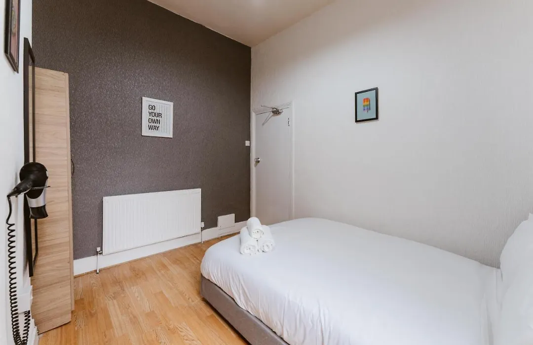 Great Rooms In Plaistow-1