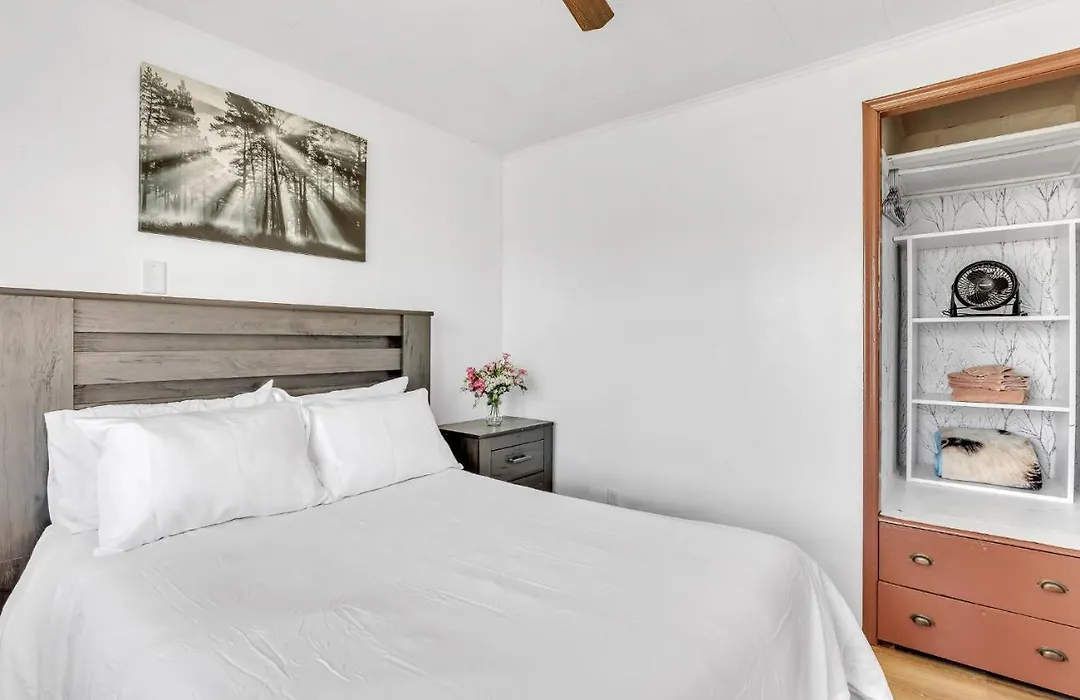 Eagles Nest Motel Unit 3Bd-1