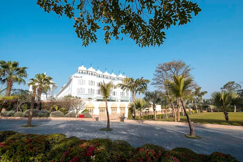 Radisson Blu Udaipur Palace Resort And Spa-1