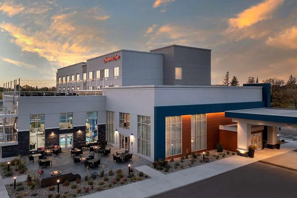 Hampton Inn Warroad-1