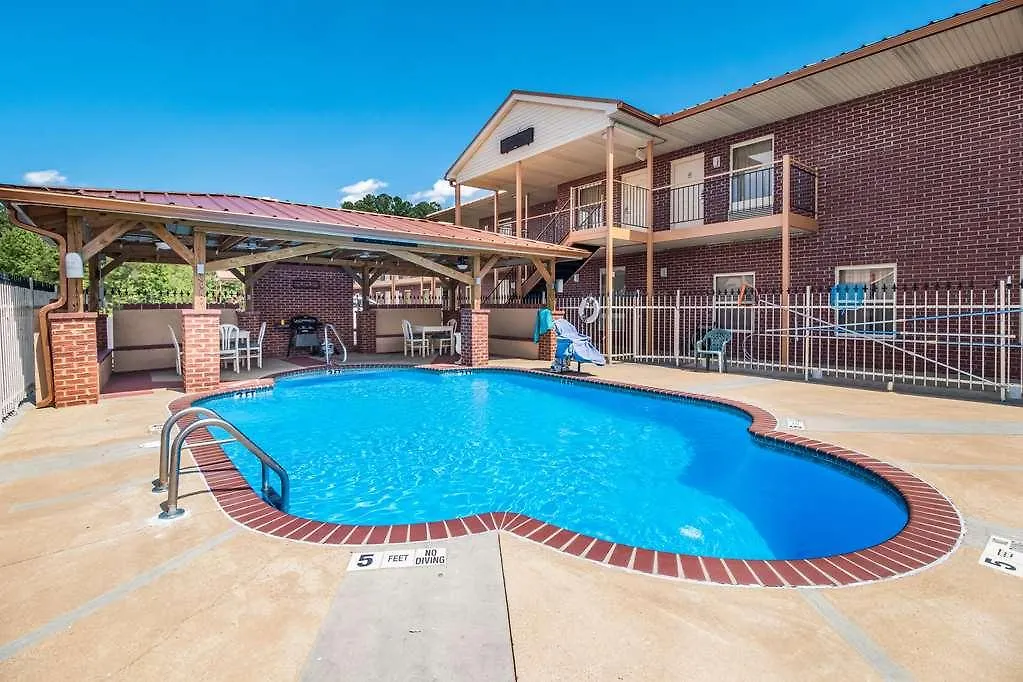 Econo Lodge Selmer-1
