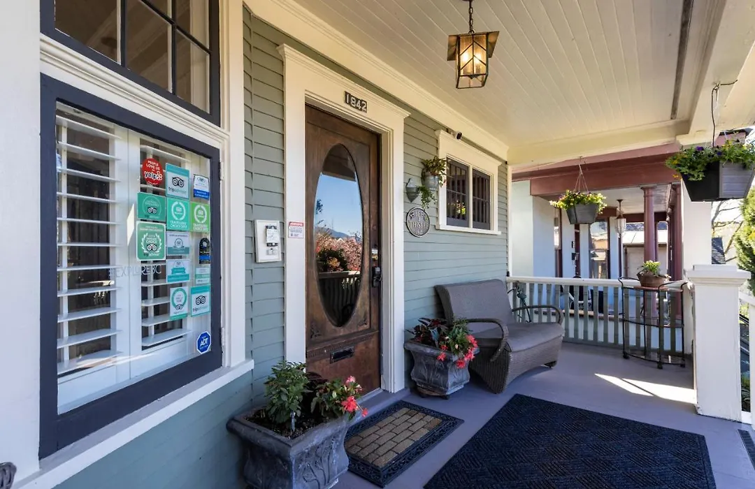The Ivy On Parker Guest House-1