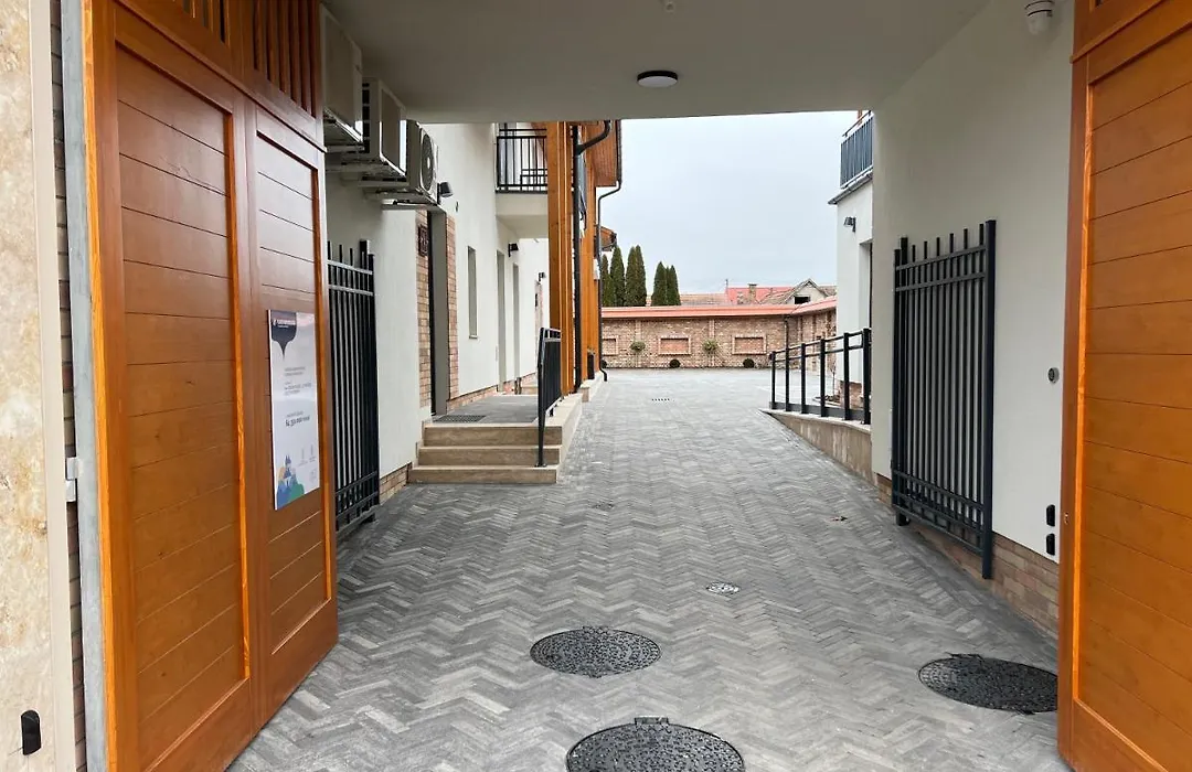 H11 Rooms Esztergom-1