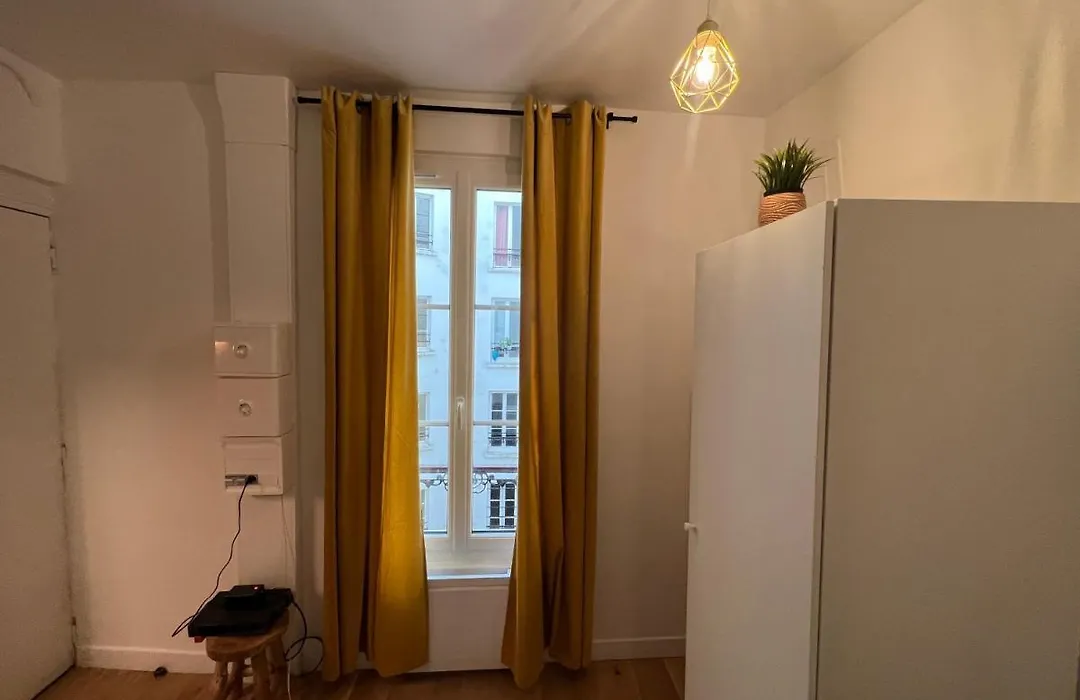 Tour Eiffel Apartment-1