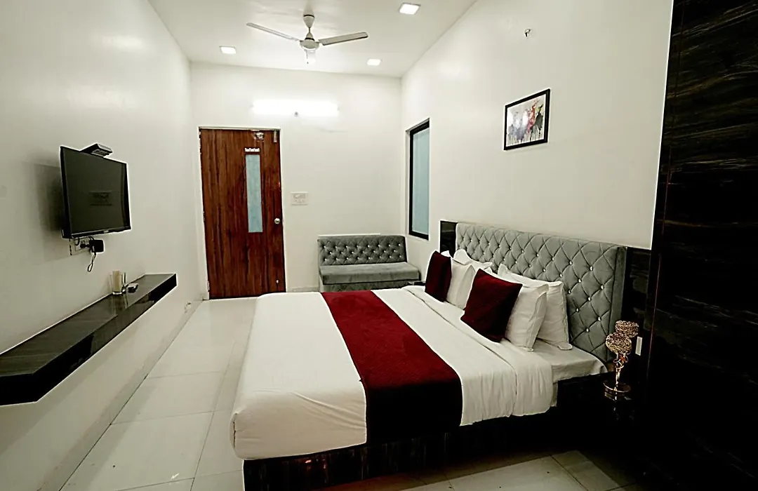 Shri Govindam Hotel-1