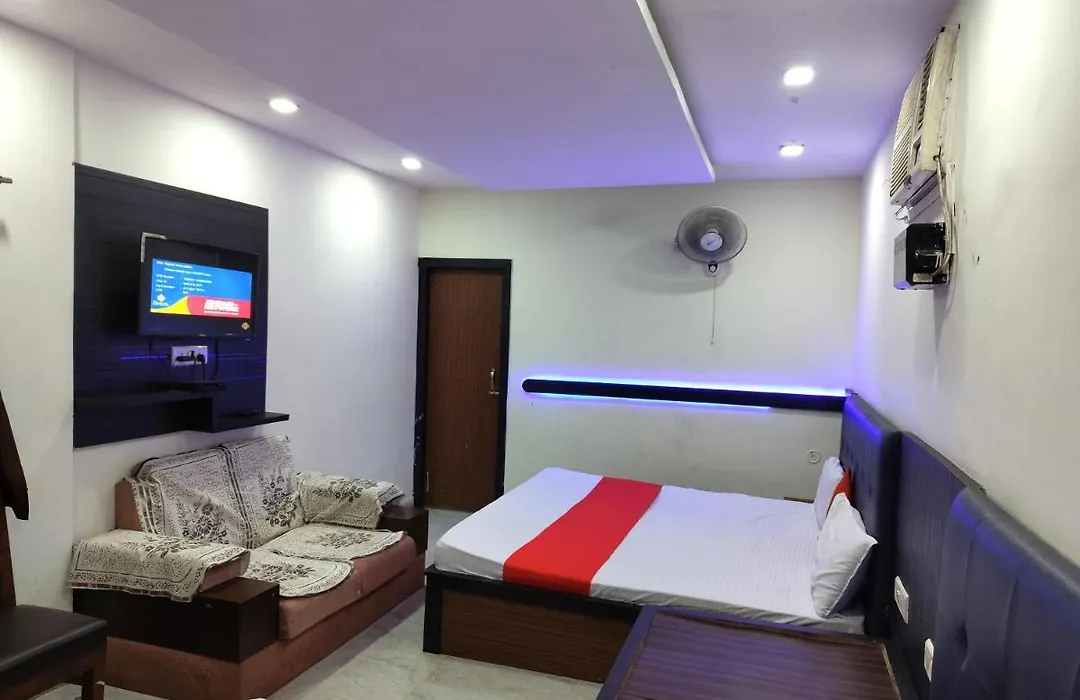 Hotel Baba - Near Charbagh Railway Station-1