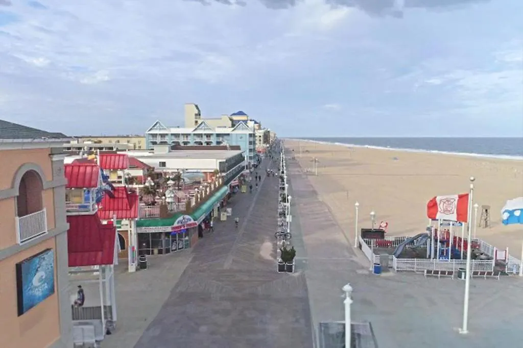Studio W Balcony And Ocean View - Boardwalk One - 203-1