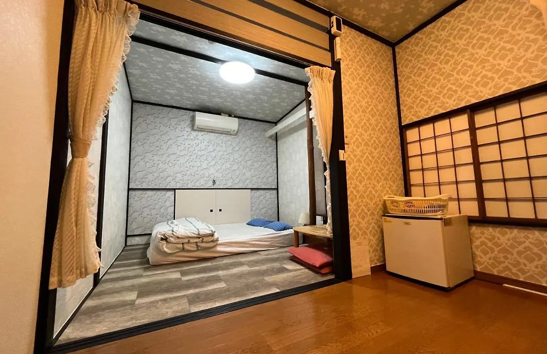 Lucky Hotel専用シャワルームとトイレ付き-1