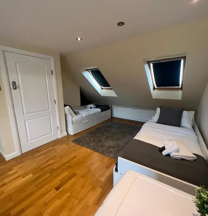 Stunning House 15 Min From Wembley Arena-1