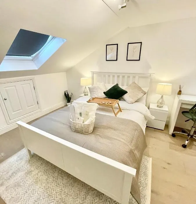 Luxury En-Suite Double Bedroom Stratford E15-1