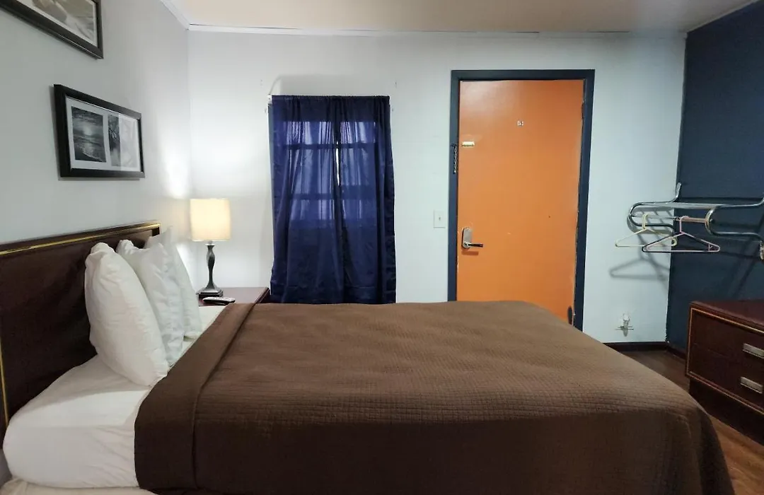 Country Club Inn-1