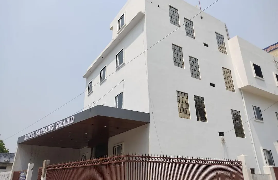 Hotel Satsang Grand-1
