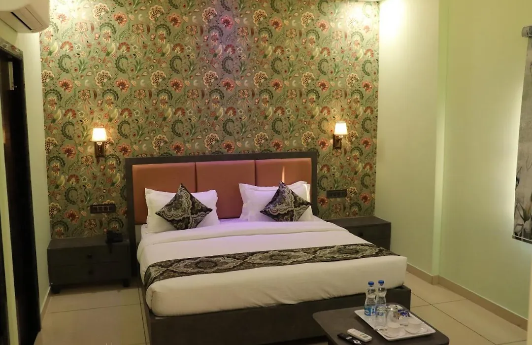 Hotel Vivan Palace-1