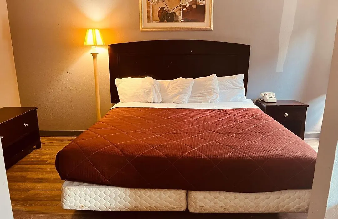 Palace Inn & Suites - Newport News/Jefferson Ave-1