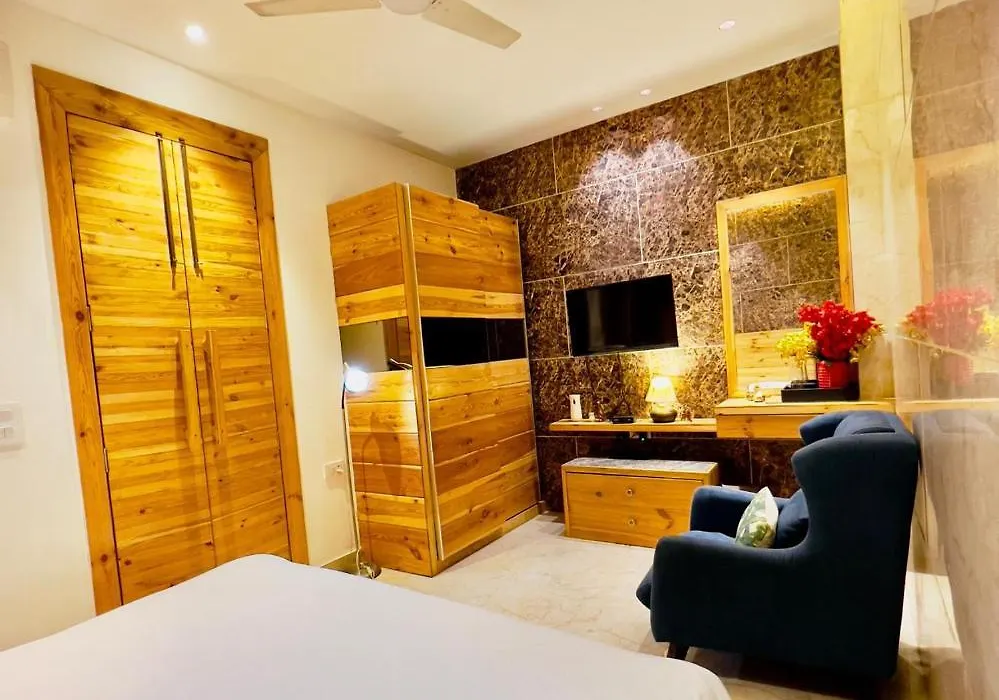 Divine Studios Rajouri Garden-1