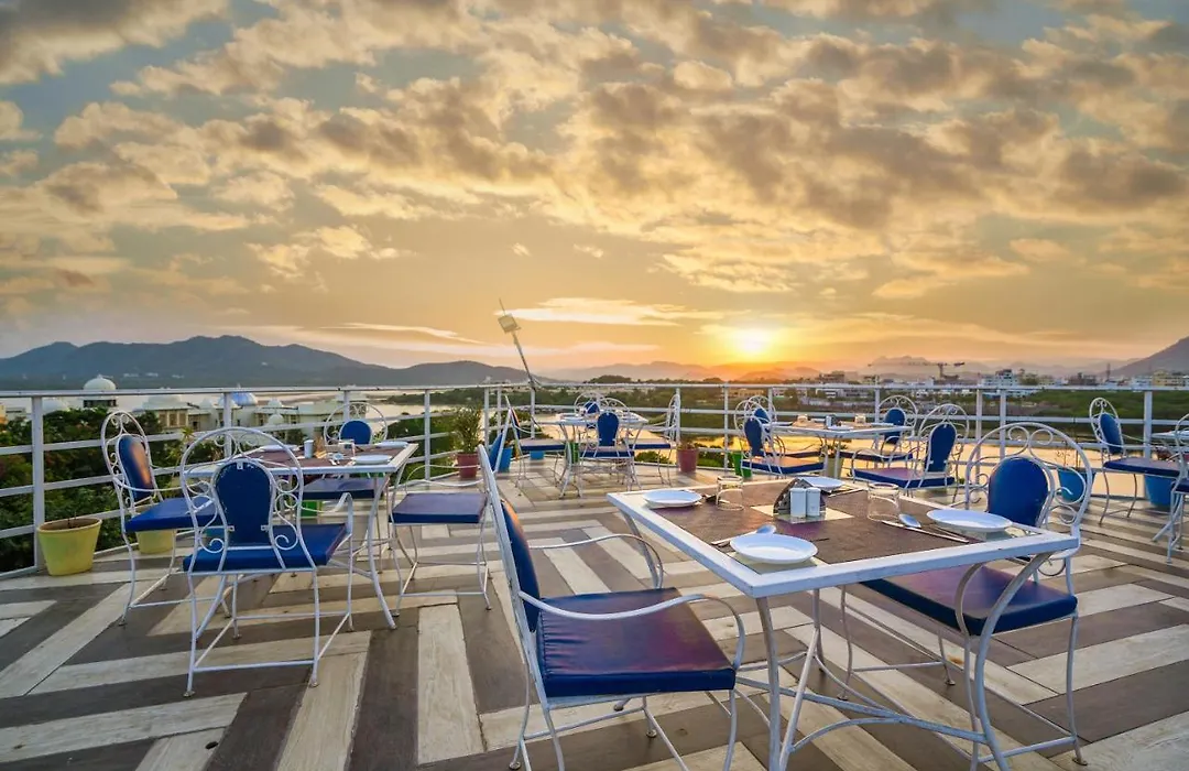 Royal Rafahiya - A Rooftop Lake View Hotel Near Lake Pichola-1
