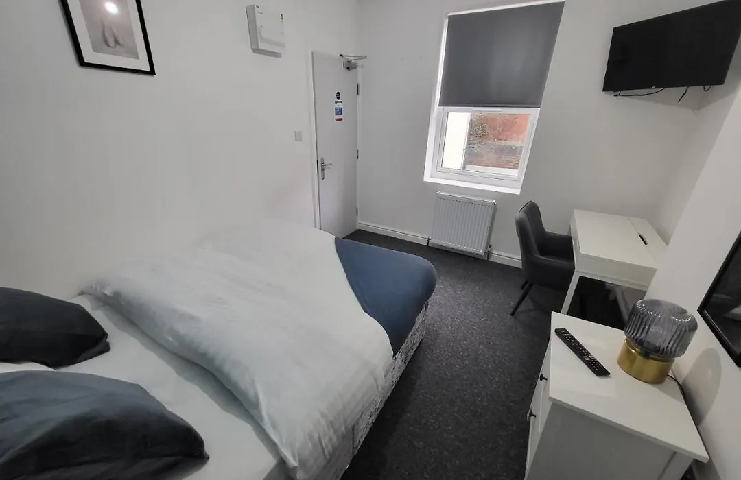 Affordable Comfort On Alfreton Road - Ideal For Savvy Travelers-1