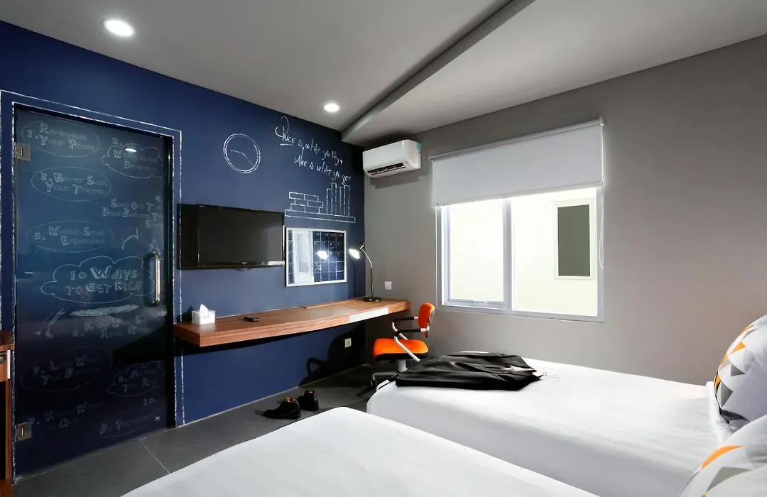 Berry Biz Hotel Sunset Road-1