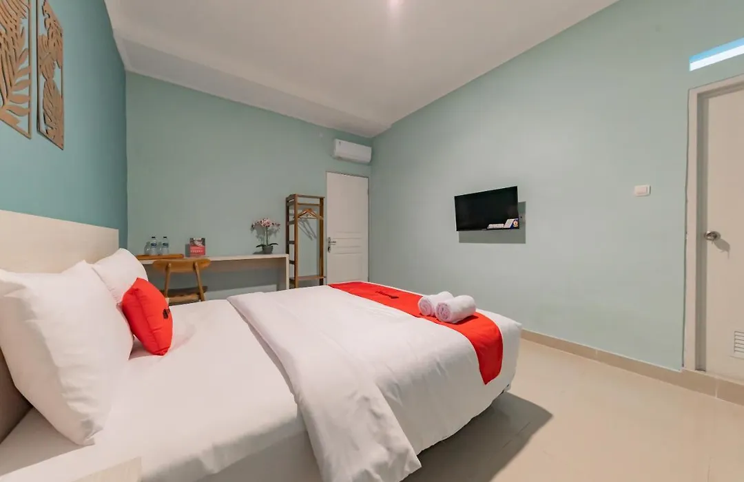 Reddoorz Plus Near Surapati Core-1