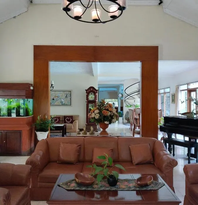 The Garden Family Guest House Powered By Cocotel-1