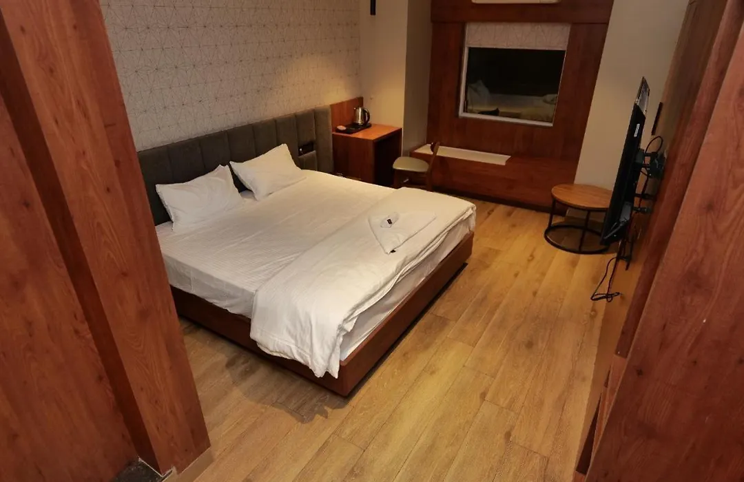 V Hotel-1