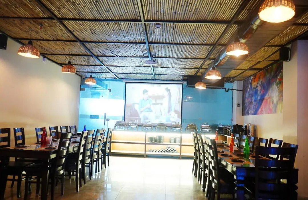 Aa Hotels & Resorts Zirakpur-1