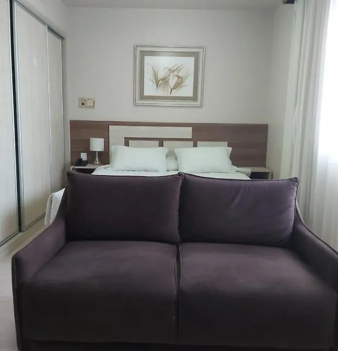 Flat Le Premier-1