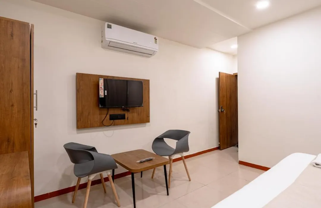 Hotel Silver Tree-1