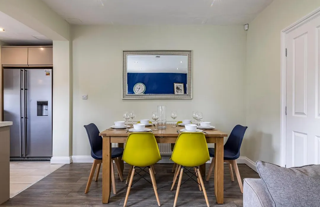 4 Bed Terraced House In Beeston With Convenient City Centre Access-1