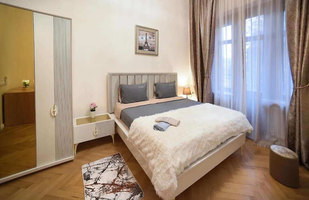City Lux Hotel-1