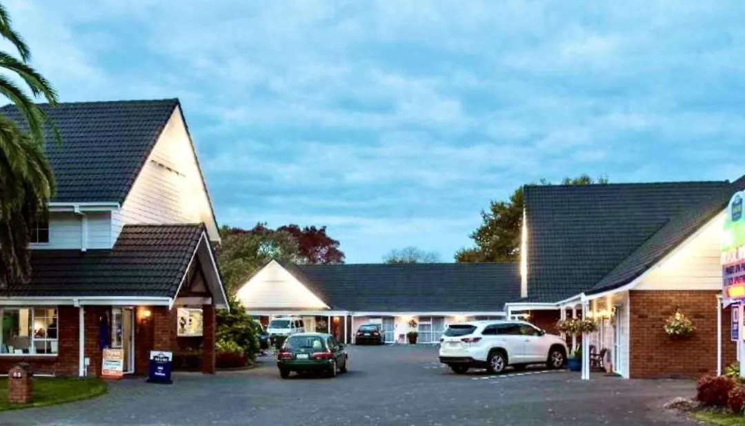 Palm Court Motor Inn-1