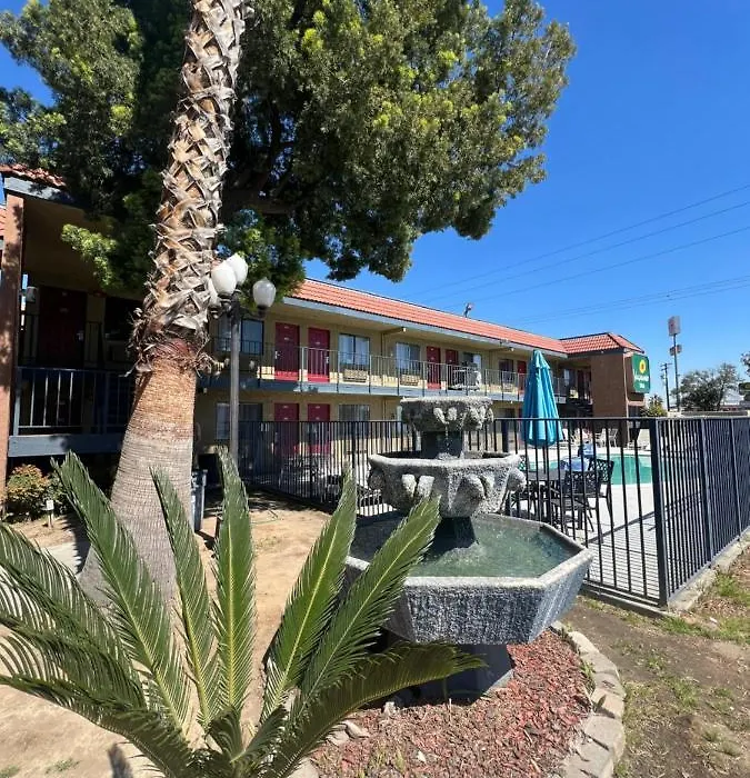 Fresno Inn-1
