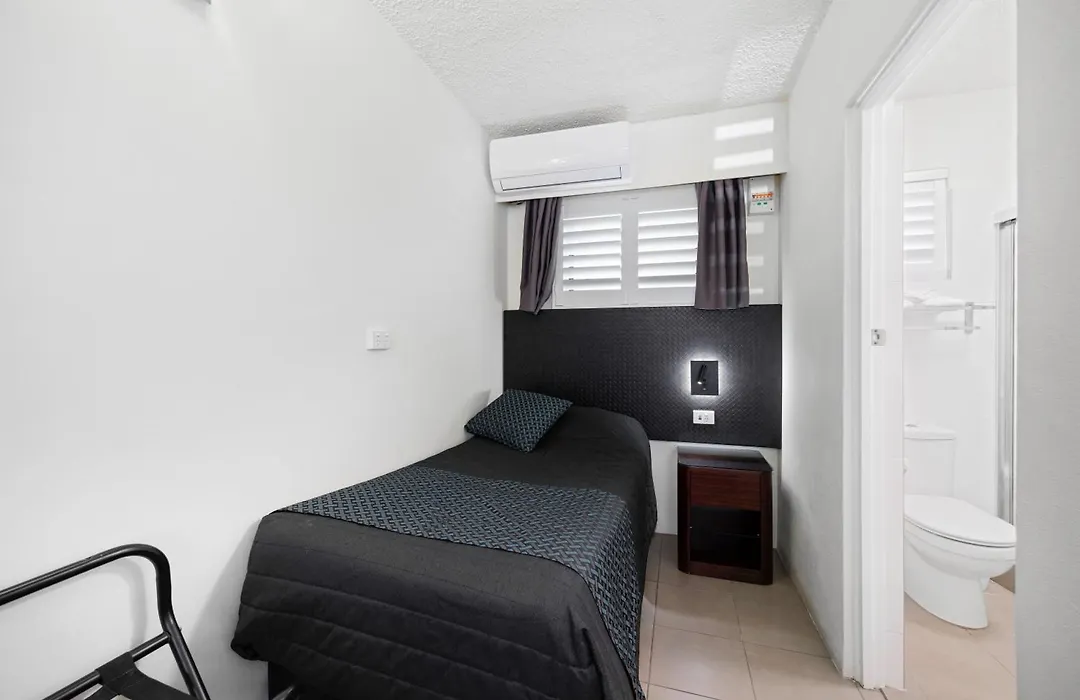 El Motor Inn-1