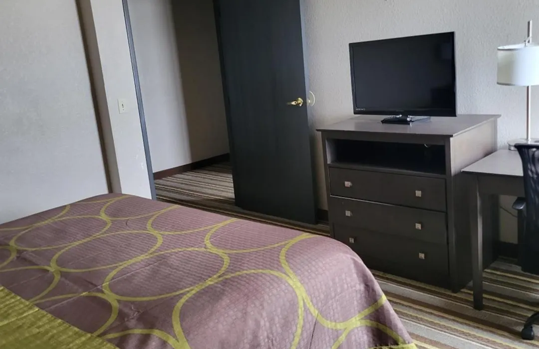 Super 8 By Wyndham Aurora/Naperville Area-1