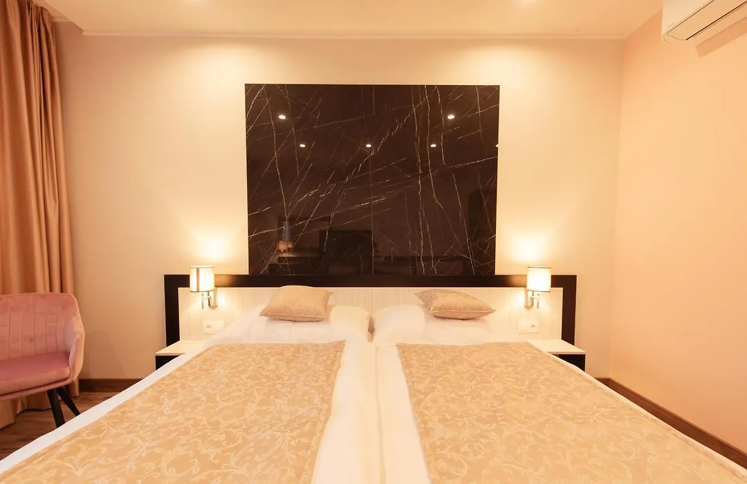 Hotel Viktor-1