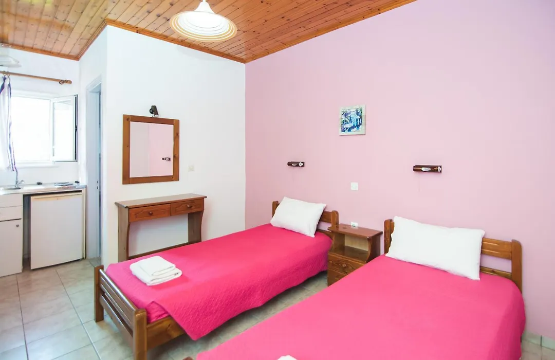 Sandy Beach Complex - Poolside Studios & Seaside Apartments-1