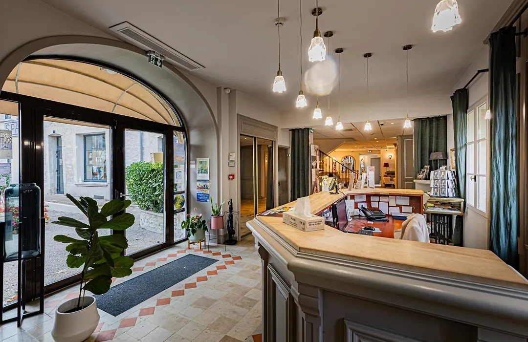 Logis Hostellerie Des Clos Et Restaurant Bistrot Des Grands Crus Et Maison De La Tour Chablis-1