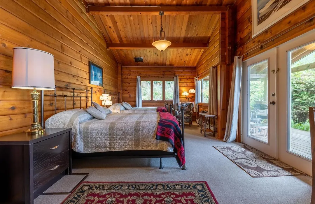 Alert Bay Lodge-1