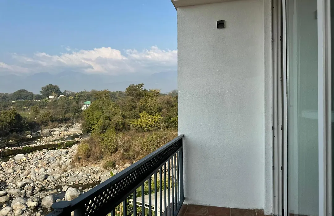 Hotel River Retreat-1