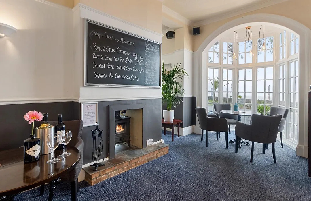 Babbacombe Royal Hotel And Carvery-1