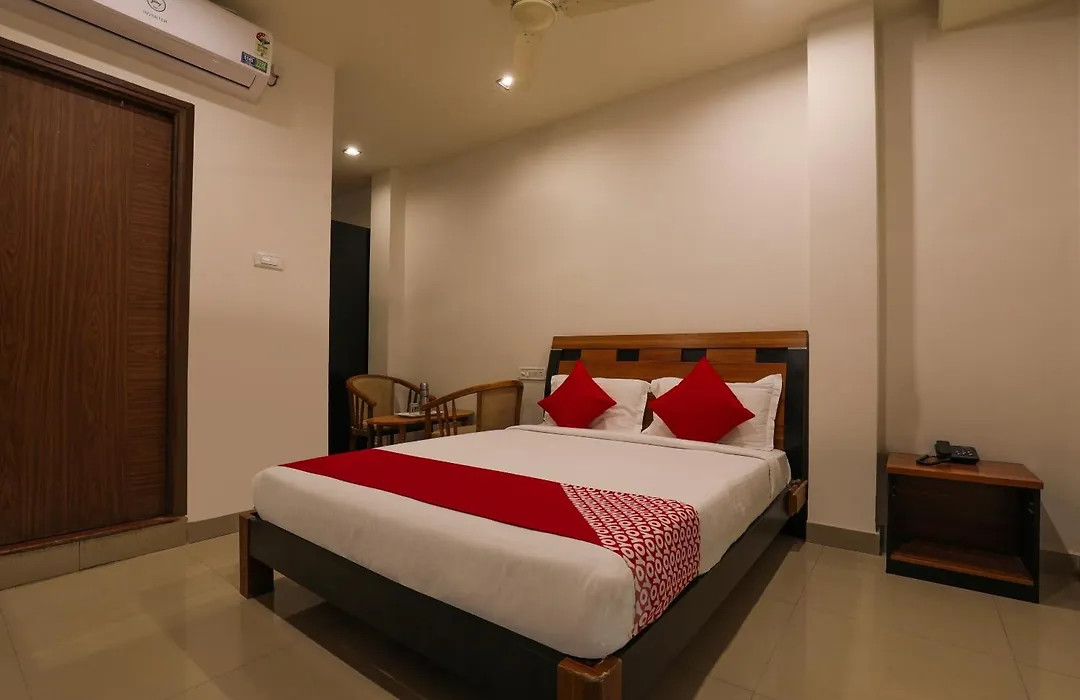 Oyo Flagship 11310 Hotel Sri Tulasi Residency Near Birla Mandir-1