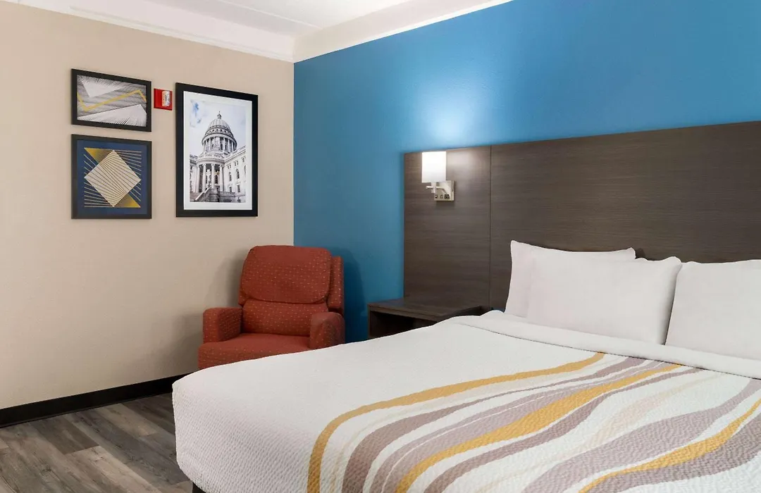 La Quinta By Wyndham Madison American Center-1