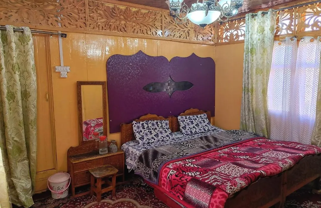 Houseboat New Jahangir And Morning Car-1