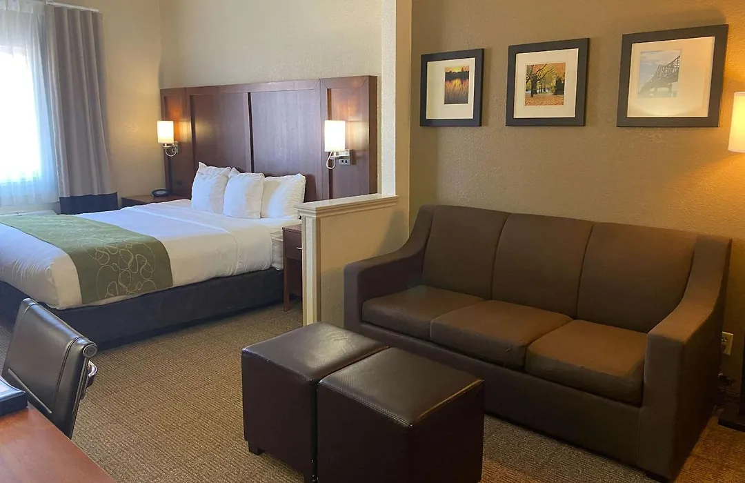 Comfort Suites Peoria I-74-1