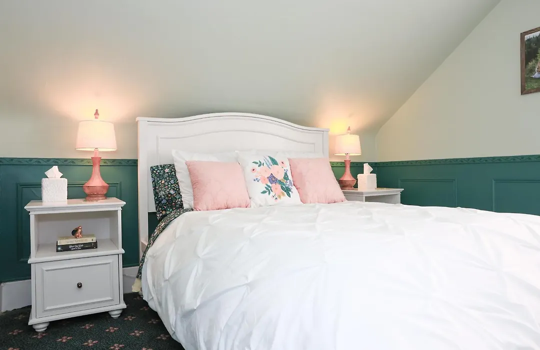 Stone Chalet Bed & Breakfast Inn-1