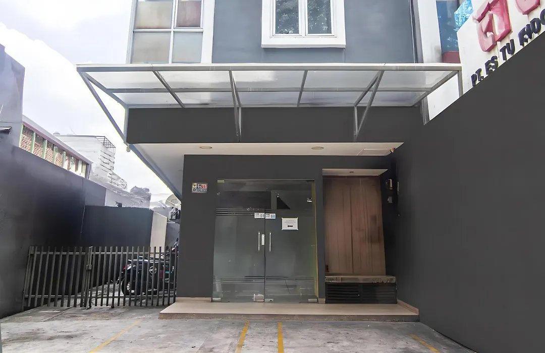 Reddoorz Plus @ Cideng Timur-1