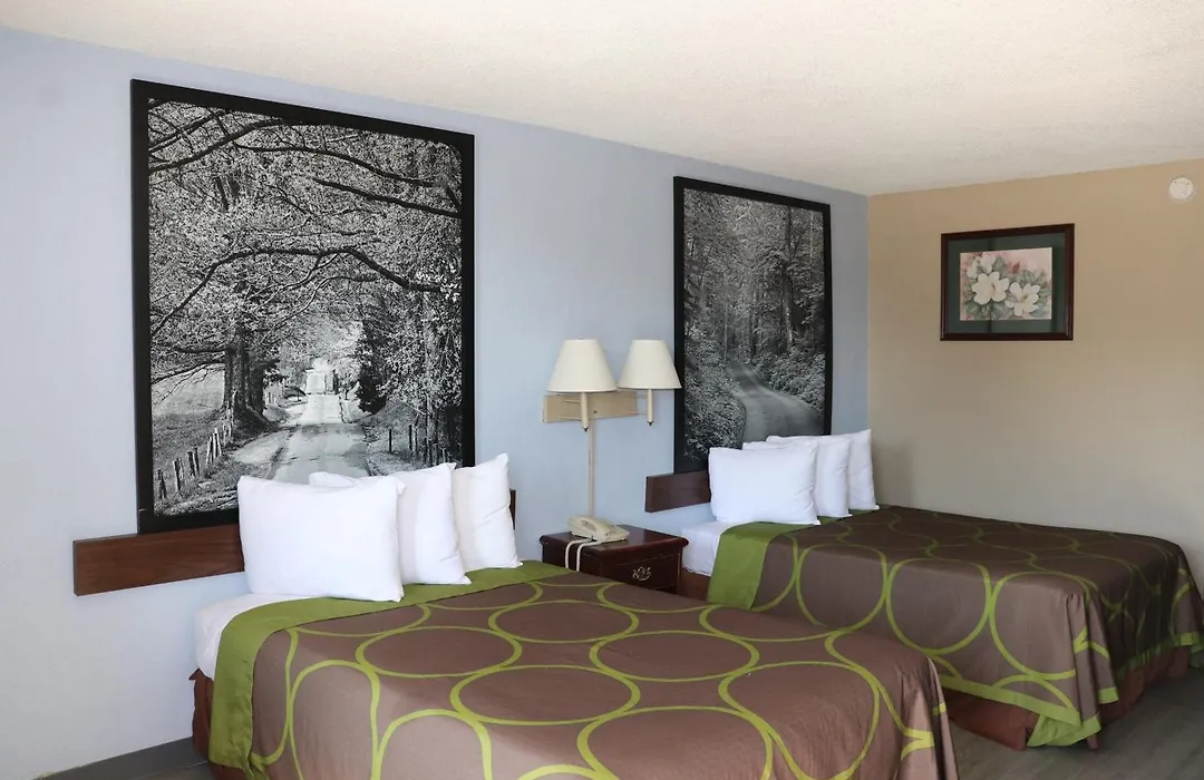 Super 8 By Wyndham Clarksville East-1