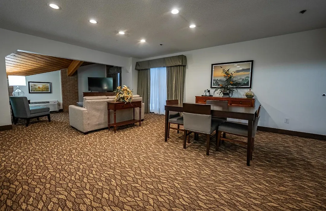 Christopher Inn And Suites-1