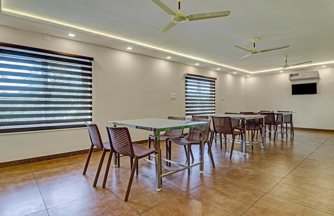 Treebo Golden Terminal Kochi Airport With Swimming Pool-1
