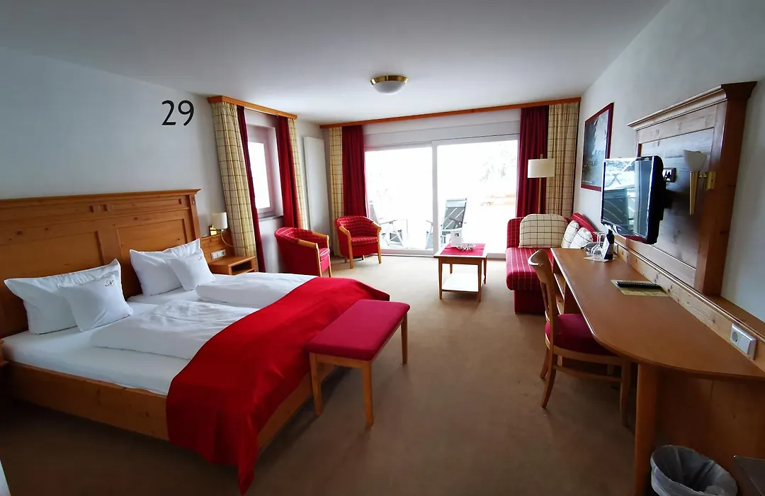 Wander- & Wellnesshotel Naegele-1